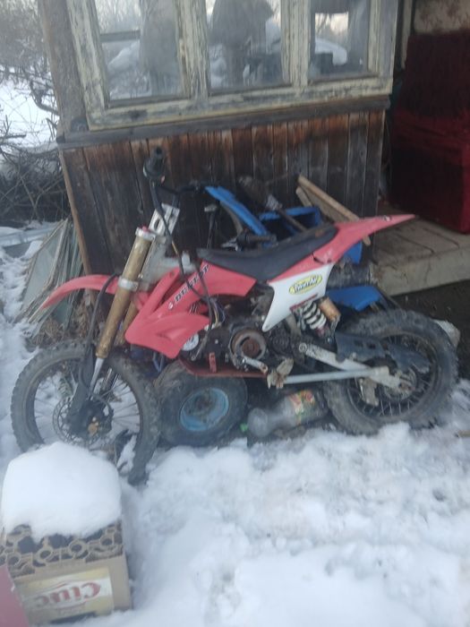 se vinde yamha 600 cm