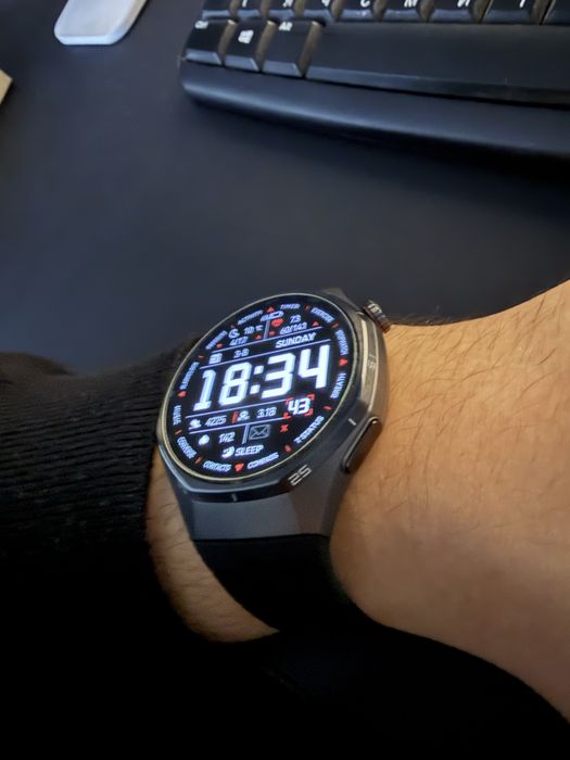 На продажу смарт часы: Huawei GT 6 Pro