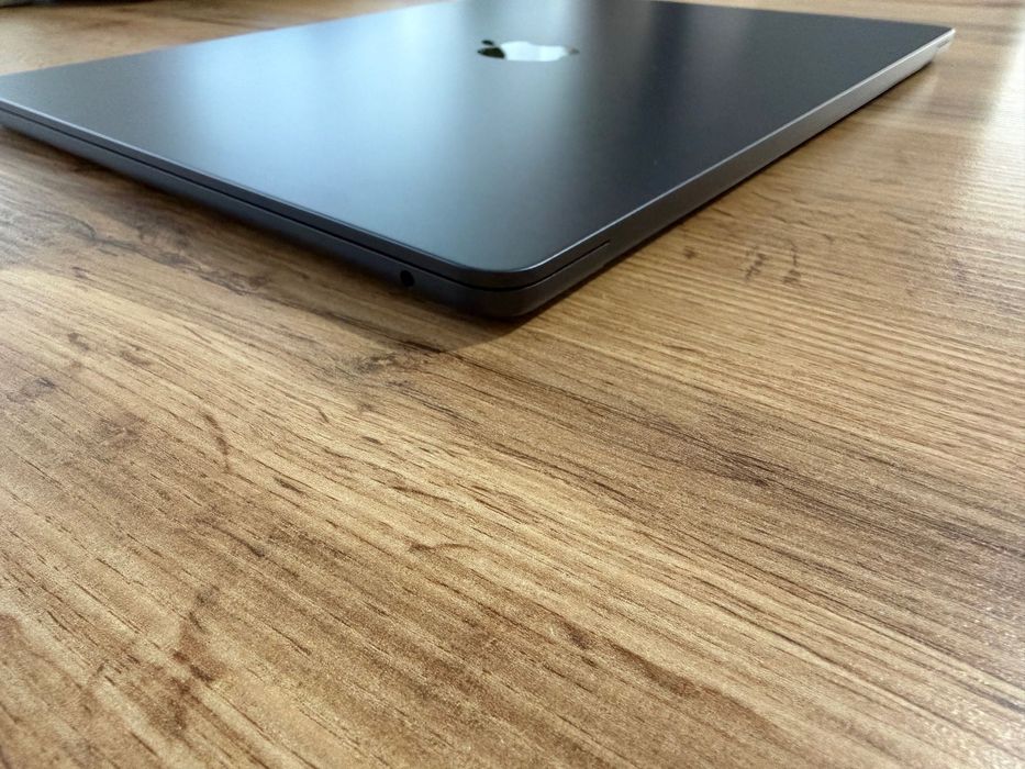 MacBook Air 15" M4 Chip 10-CPU, 10-GPU, 16GB RAM, 512SSD В ГАРАНЦИЯ