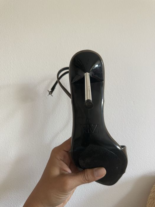 Висок ток Zara и чехли Crocs