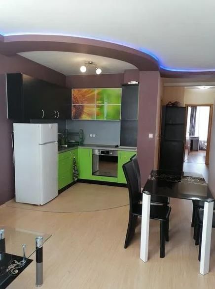 Тристаен апартамент под наем в ж.к. Бояна, 2123245