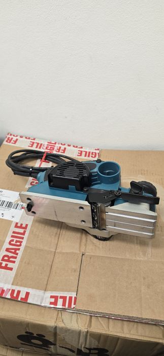 Rindea electrică Makita KP0810C