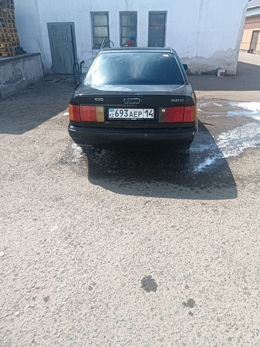 Продам машину ауди 100