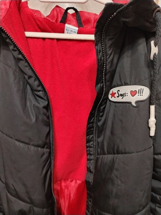 Продам куртку на девочку