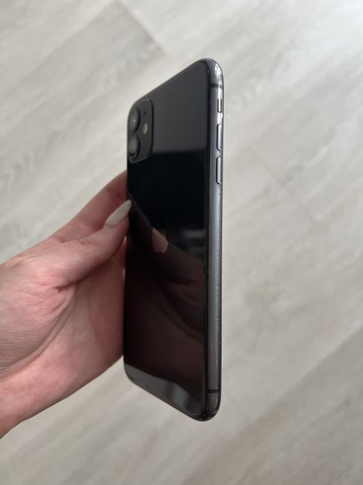 Vand iphone 11, negru