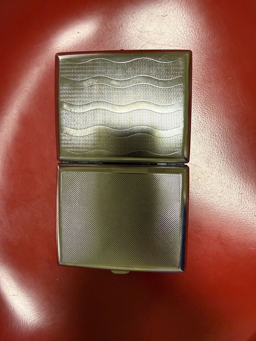 Tabacheră elegantă inox..