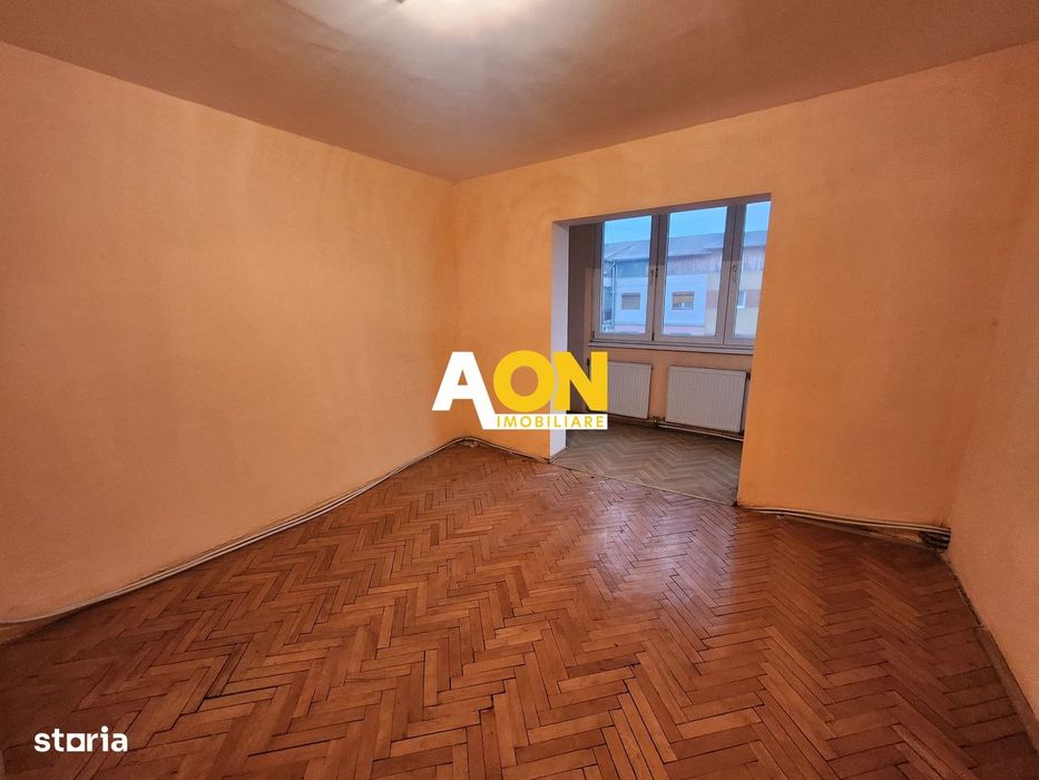 De vanzare apartament 3 camere, Cetate
