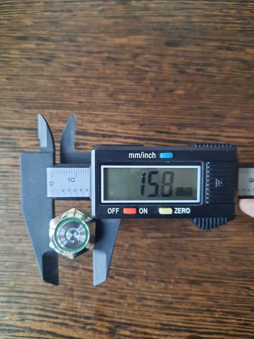 Butoane metalice cu LED la 230V