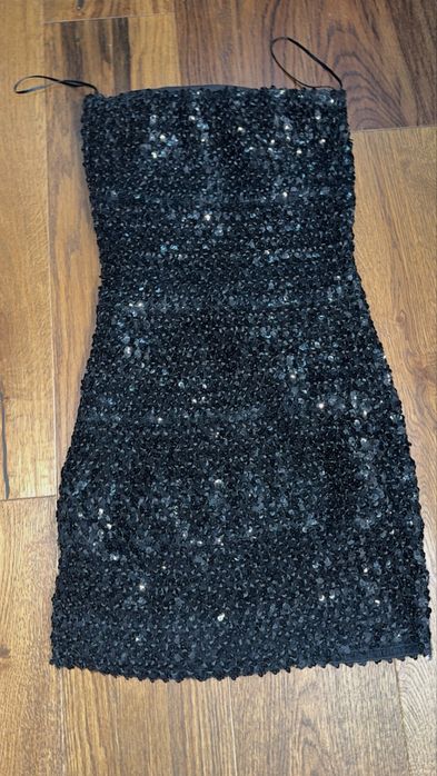 Черна рокля на пайети