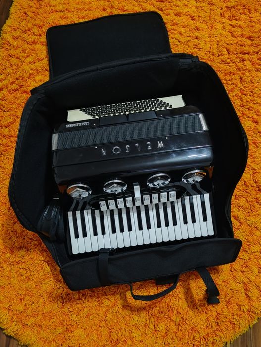 Vând Acordeon 96 basi