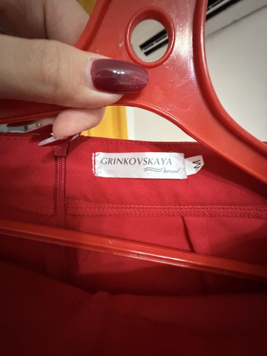 Продам красные брюки