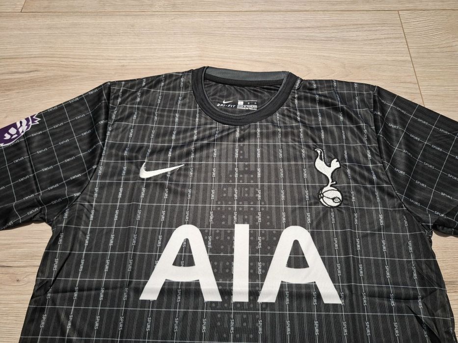 Футболна фланелка на Тотнъм Хотспър сезон 25/26!