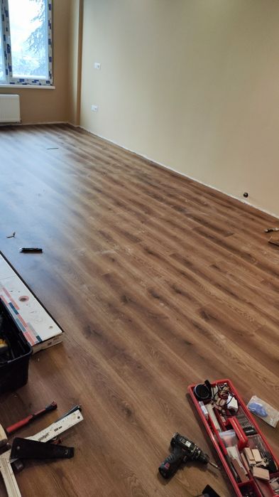 Монтаж на подова настилка винил  lvt, кварц, spc и др.