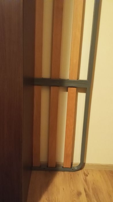 Единични мебели от дърво и дървесина