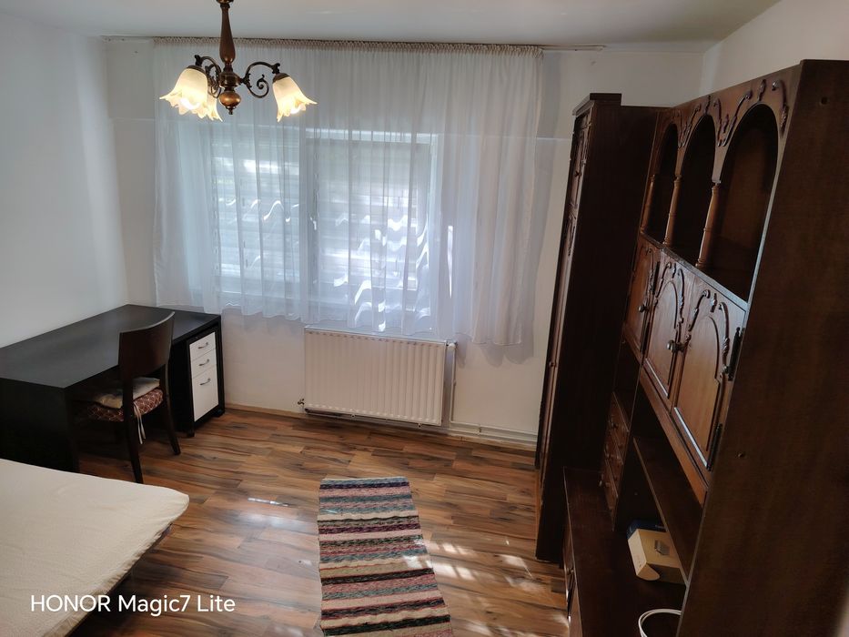 Închiriere garsoniera in Tg Mureș  . etajul 1  Dâmbu Pietros. Zona liniștită  . Imediat ocupabil
