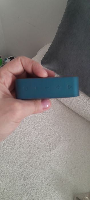 Колонка JBL зеленого цвета