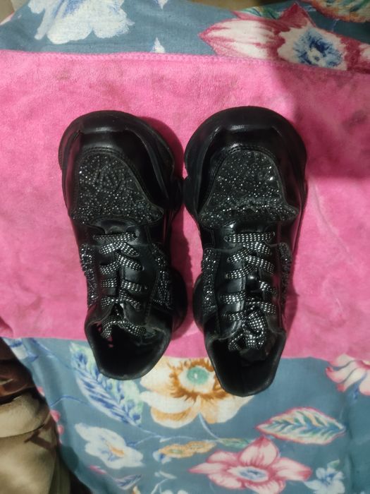 Продам кроссовки