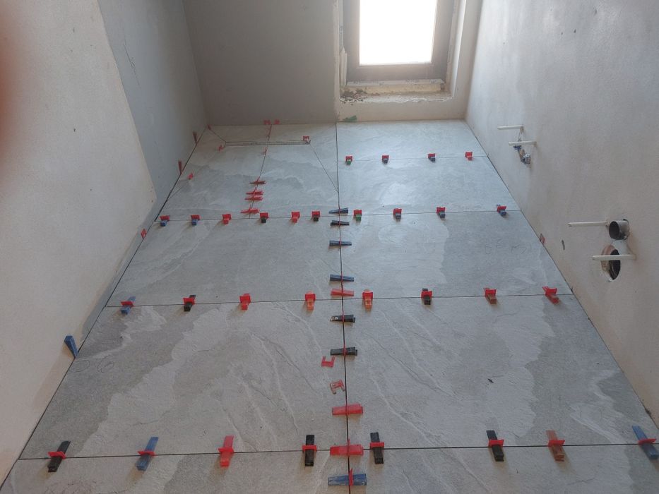 Montaj gresie Oradea Montaj faianta Oradea amenajari interioare Oradea Renovari apartamente Finisaje interioare Oradea