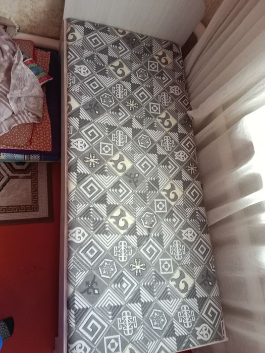 Продается кровать односпальный