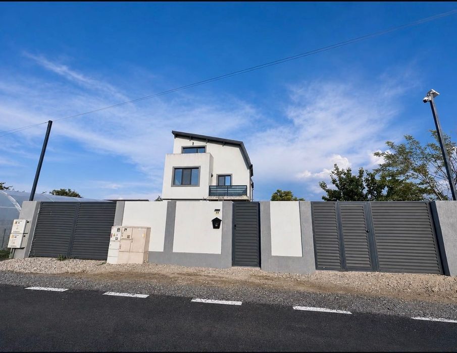 Vând casă duplex