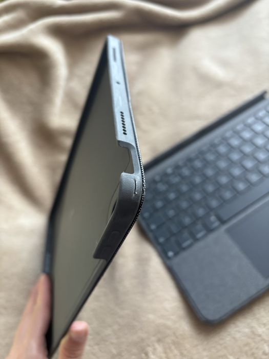 Калъф с клавиатура Logitech combo touch ipad air 4 &5 generation