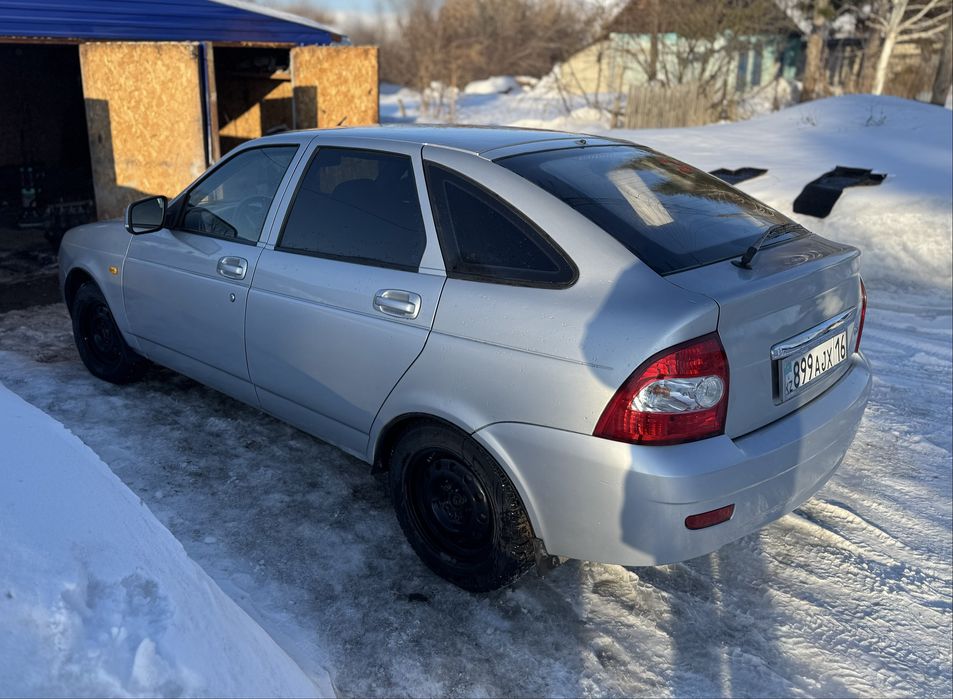 Приора хэтчбек 2012г.