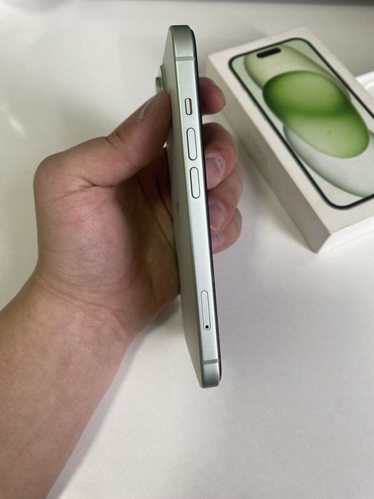 iPhone 15 128GB green
