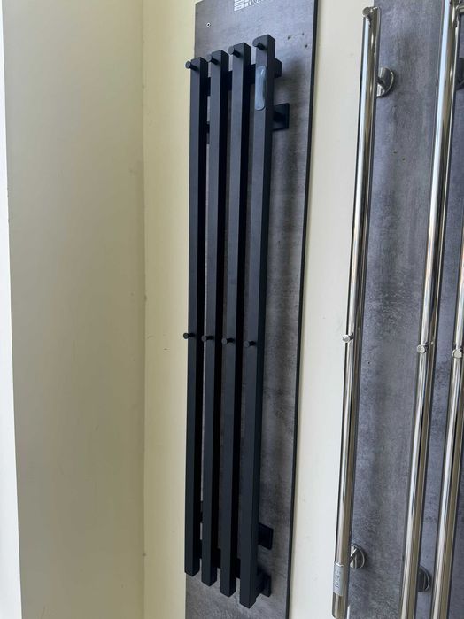 Вертикальный полотенесушитель из квадратной трубы, от производителя.