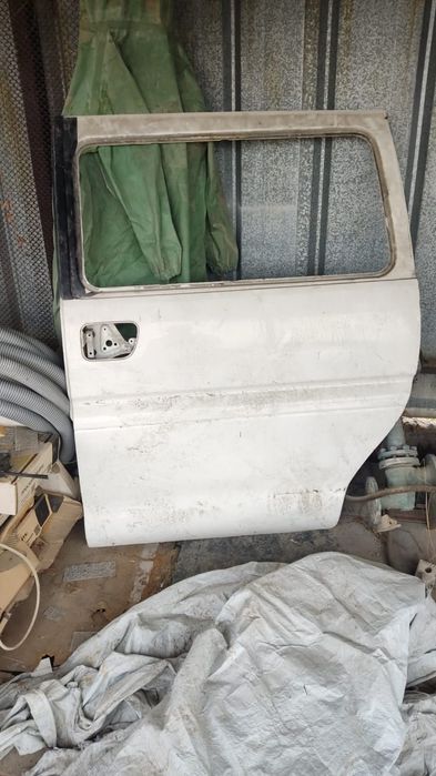 Боковая дверь делика