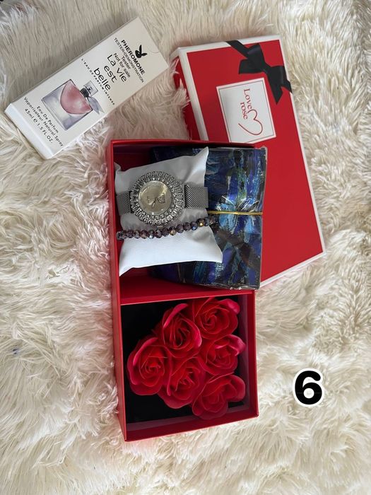Set dama (cutie trandafiri+ceas+brățară +parfum)