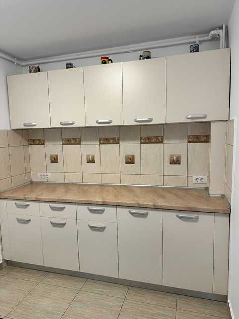 Inchiriez apartament 3 camere