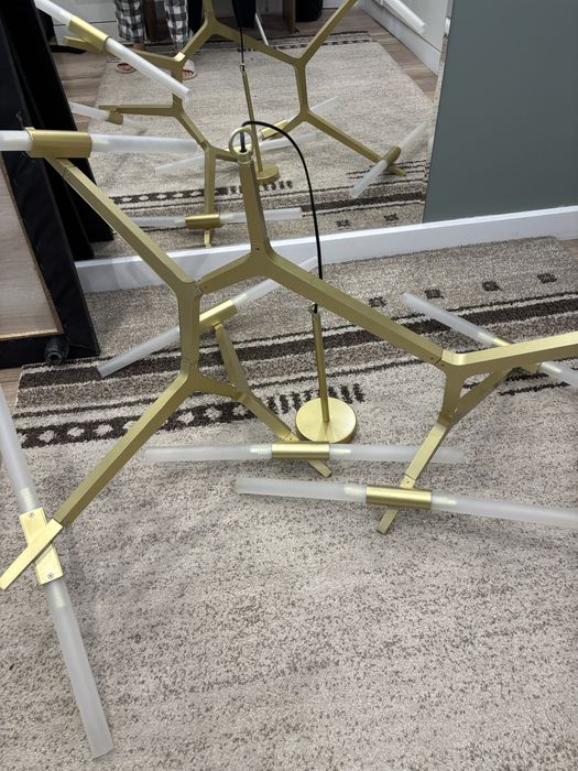 Люстра красивая, стильная