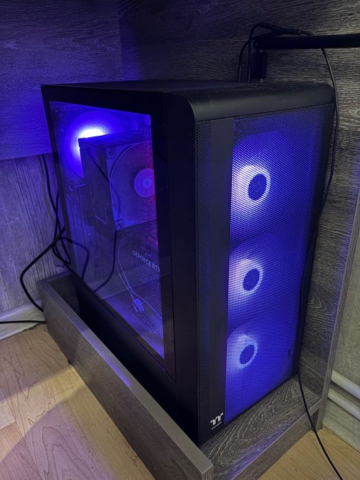 Пълен Гаранционен Gaming Setup Ryzen 7 5700X / RTX 4060 / 32GB / 180Hz + Razer периферия