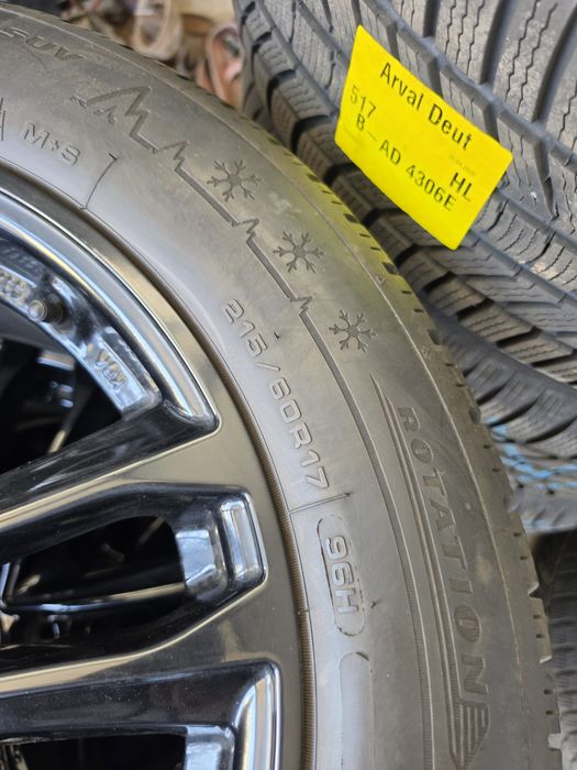 4 Броя 215/60/17 Dunlop 2x7,8mm 2x5,8mm 23dot