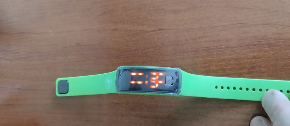 Часы электронные - подростковые.