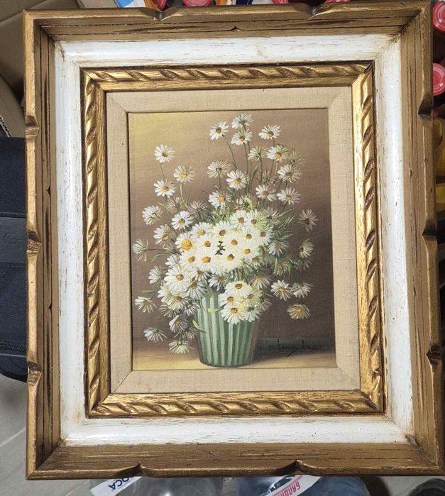 Картина с масивна дървена рамка