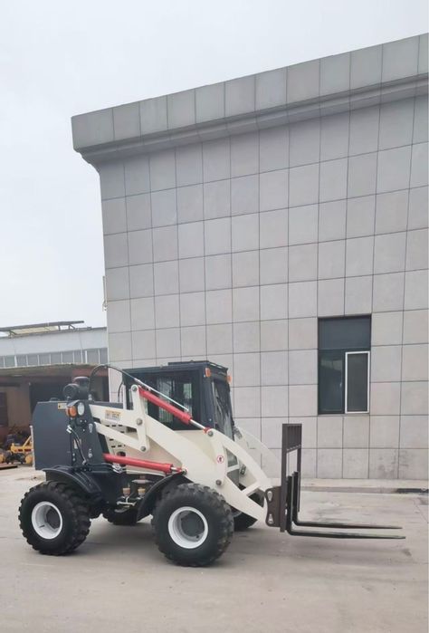 Мини погрузчик с повышенной проходимостью