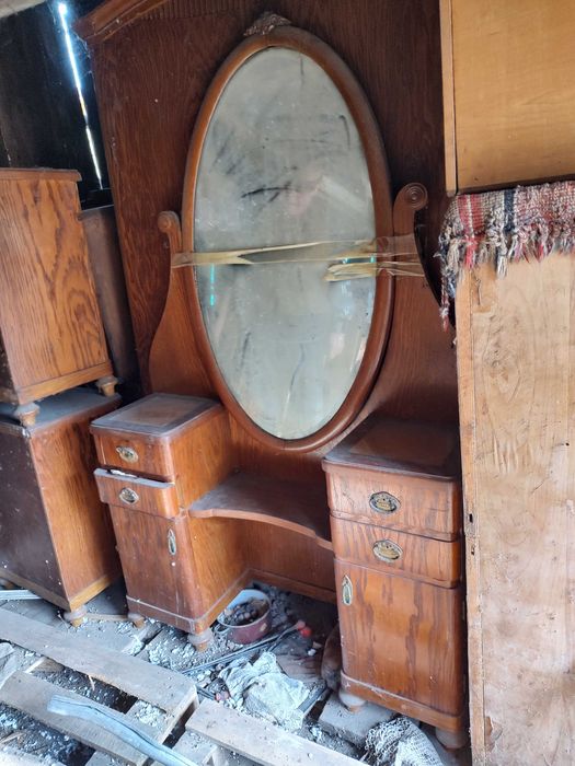 Set de dormitor vintage masuta de toaleta, sifonier si noptiere