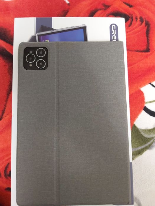 Vând tableta de 512GB memorie interna și 12GB Ram