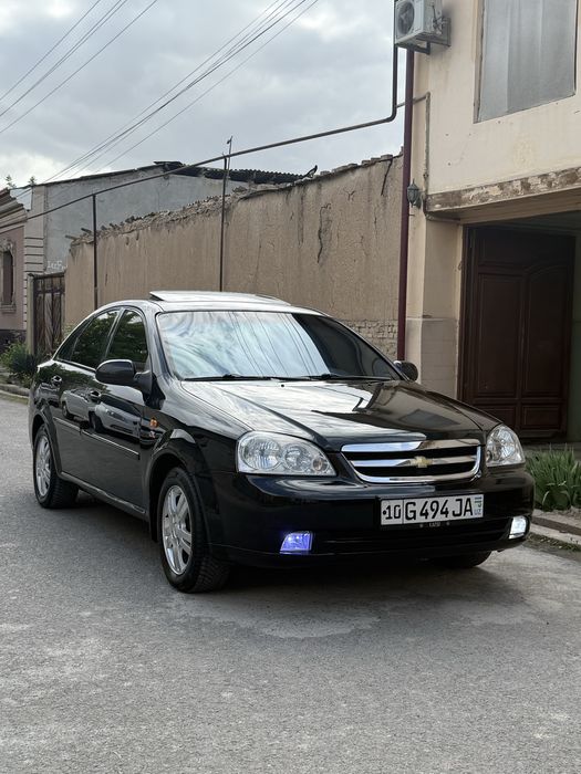 Lacetti avtomat  sotiladi