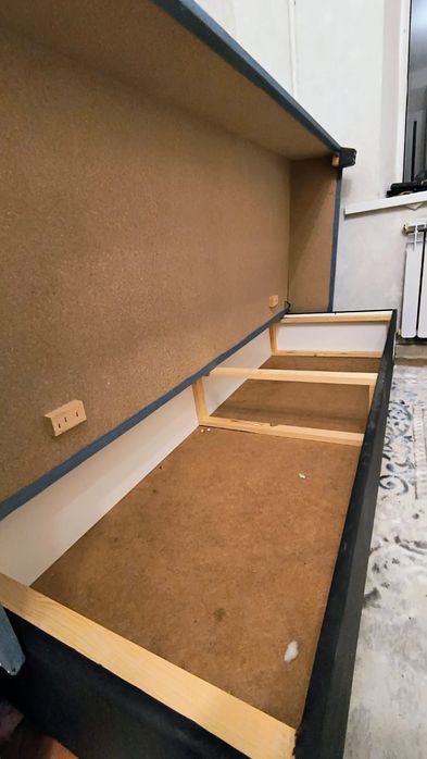 Продаётся Диван.