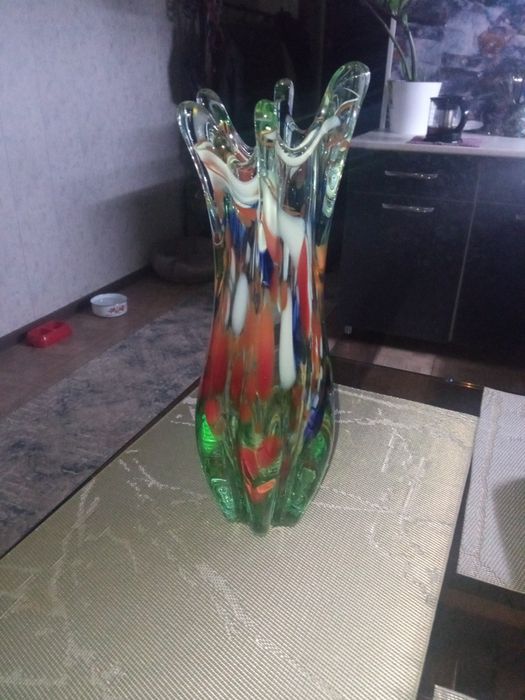Вазы цветного стекла