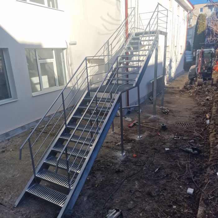 Scari metalice galvanizate