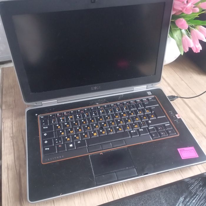 Продается ноутбук делл в отличном состоянии