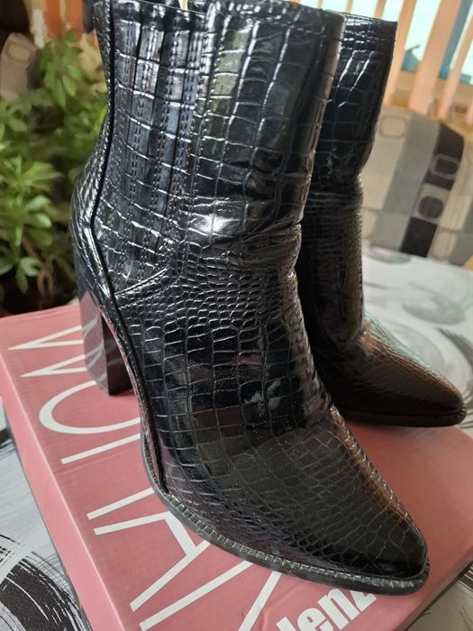 Черни боти Tendenz