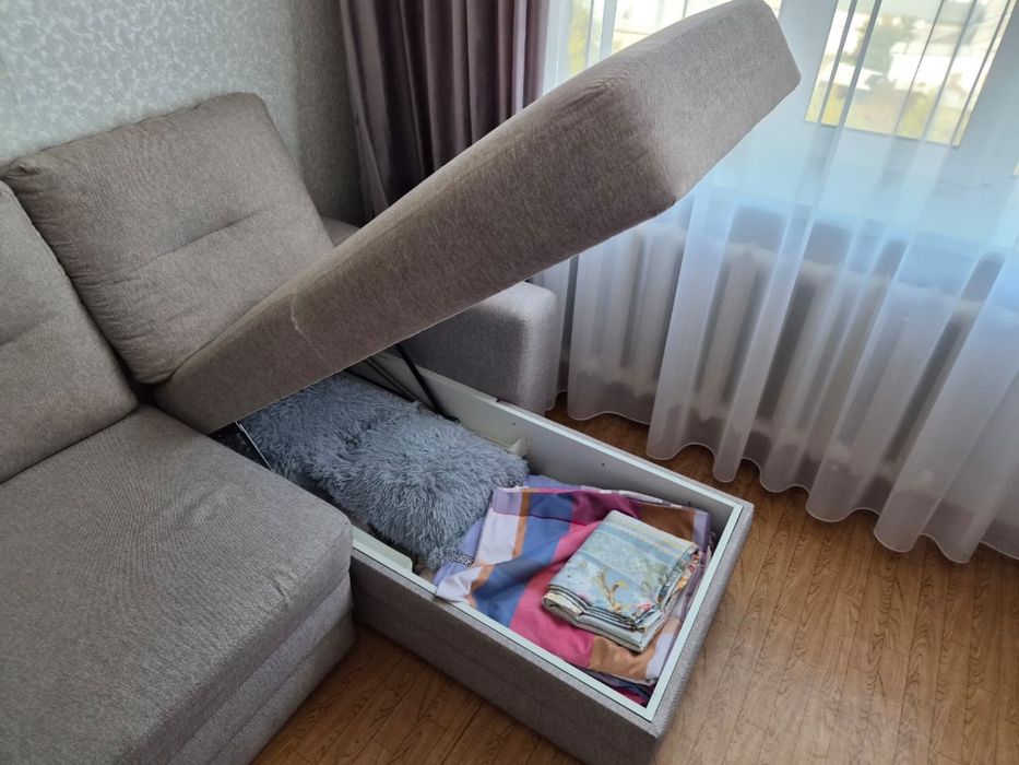Продам СРОЧНО диван в хорошем состоянии
