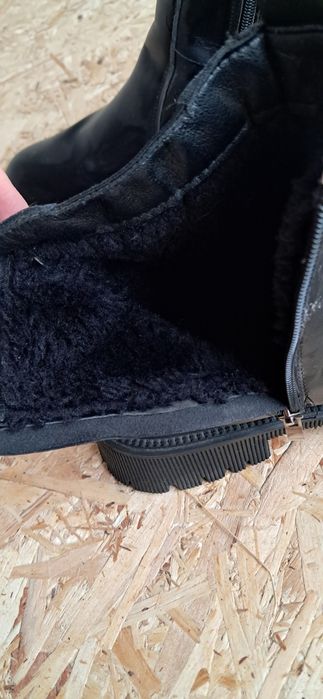 Продаю женские ботинки!