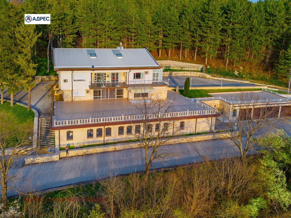 Къща в Плевен-Кайлъка площ 1681 цена 1600000
