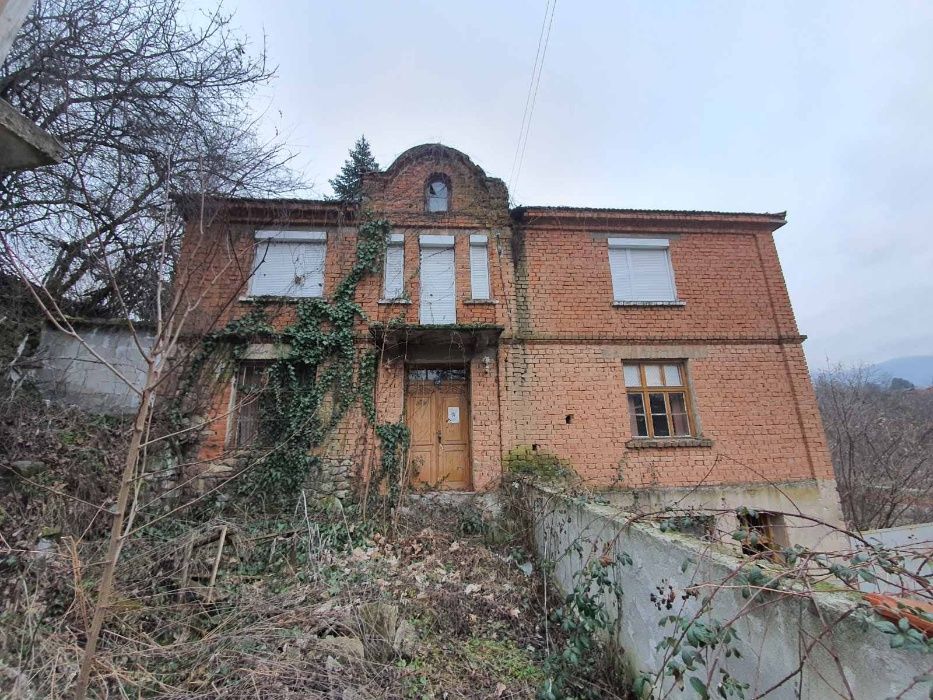 Двуетажна вила/къща 230РЗП с 680кв.м. двор село Тополово, обл.Пловдив