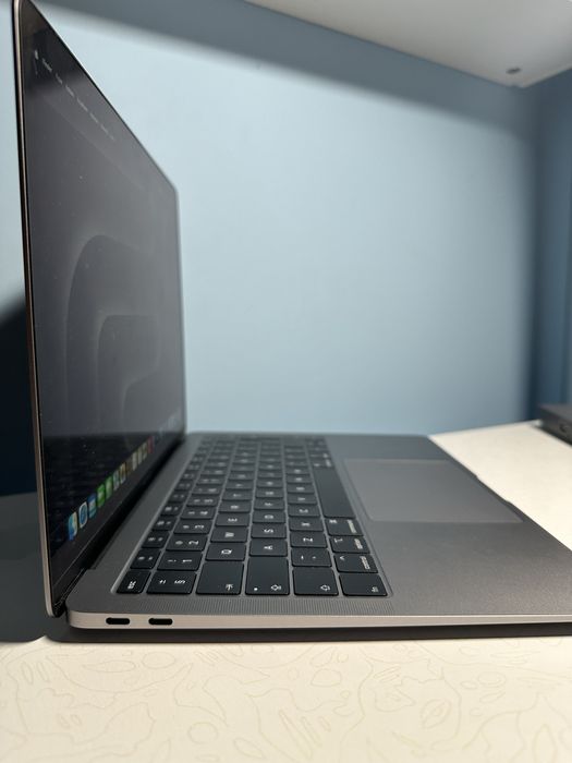 Vand MacBook Air 13″ 2019, i5 1.6 GHz, 8 GB, Intel UHD Graphics 617